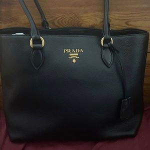 Prada Tote Vitello Phenix Black